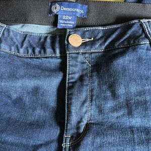 Democracy like new ankle skimmer jeans dark 22W